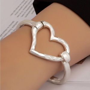 NWT Heart Decor Bracelet ❤️❤️